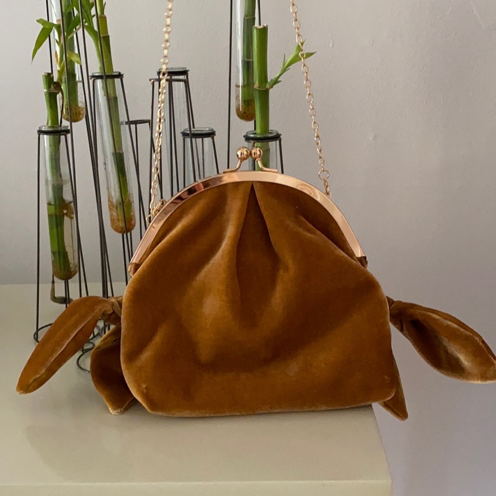 Golden velvet clutch - Picture 1 of 4